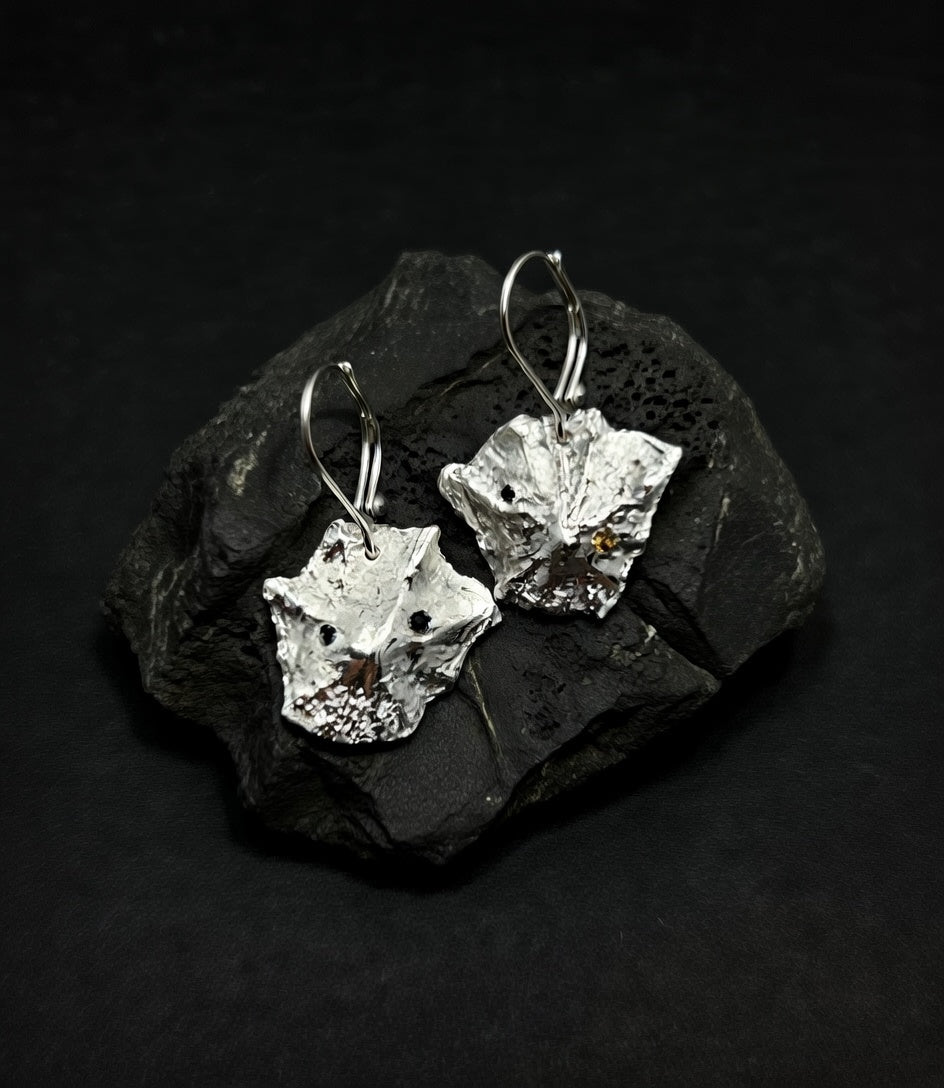 Limpet earrings with green gemstones