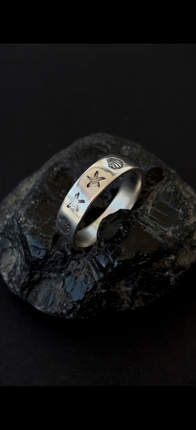 Sea creatures ring