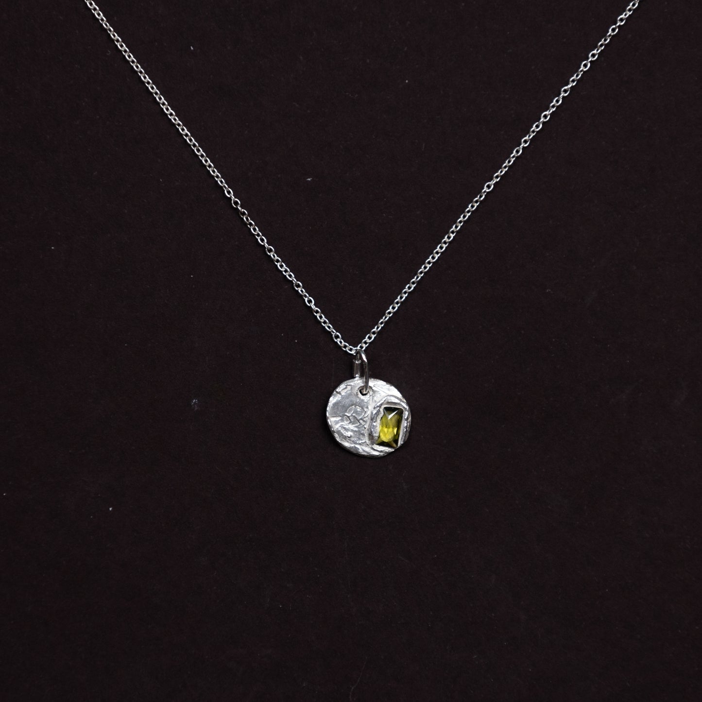 Small circular necklace