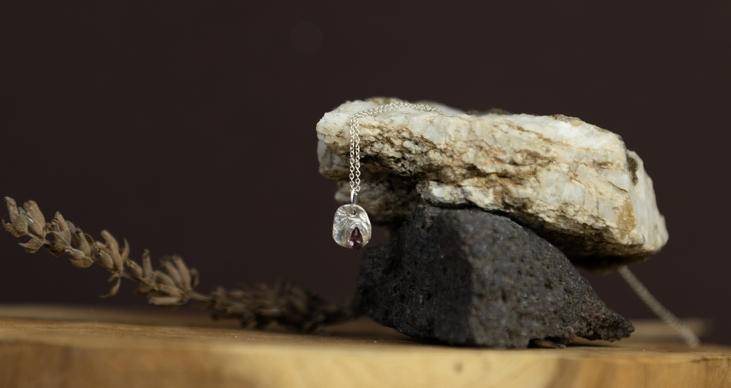 Small circular necklace