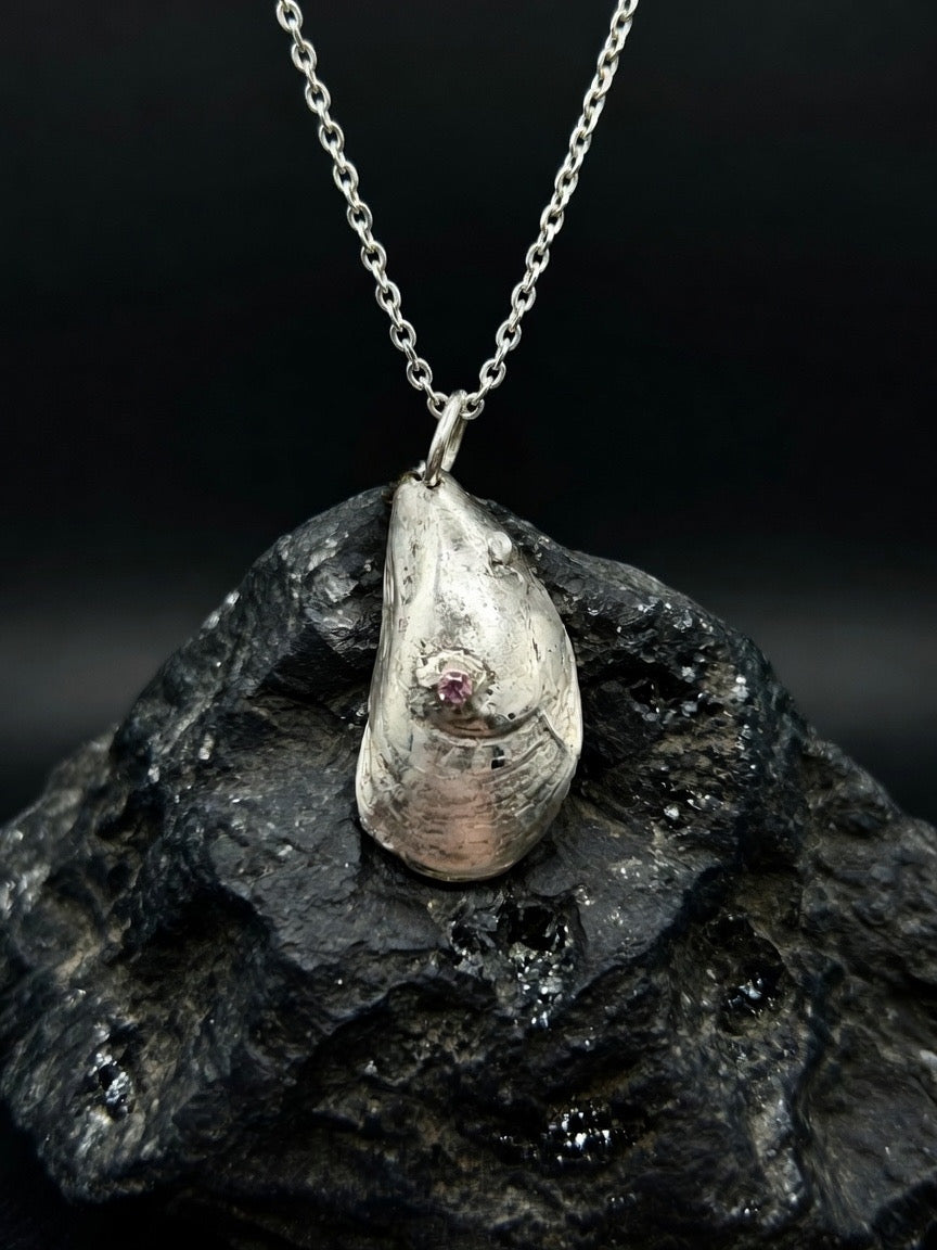 Oyster pendant