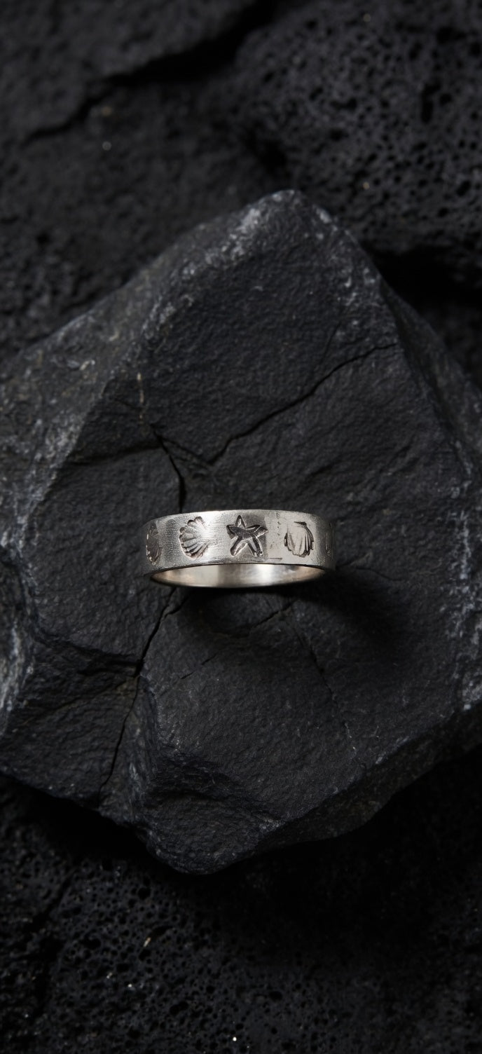 Sea creatures ring
