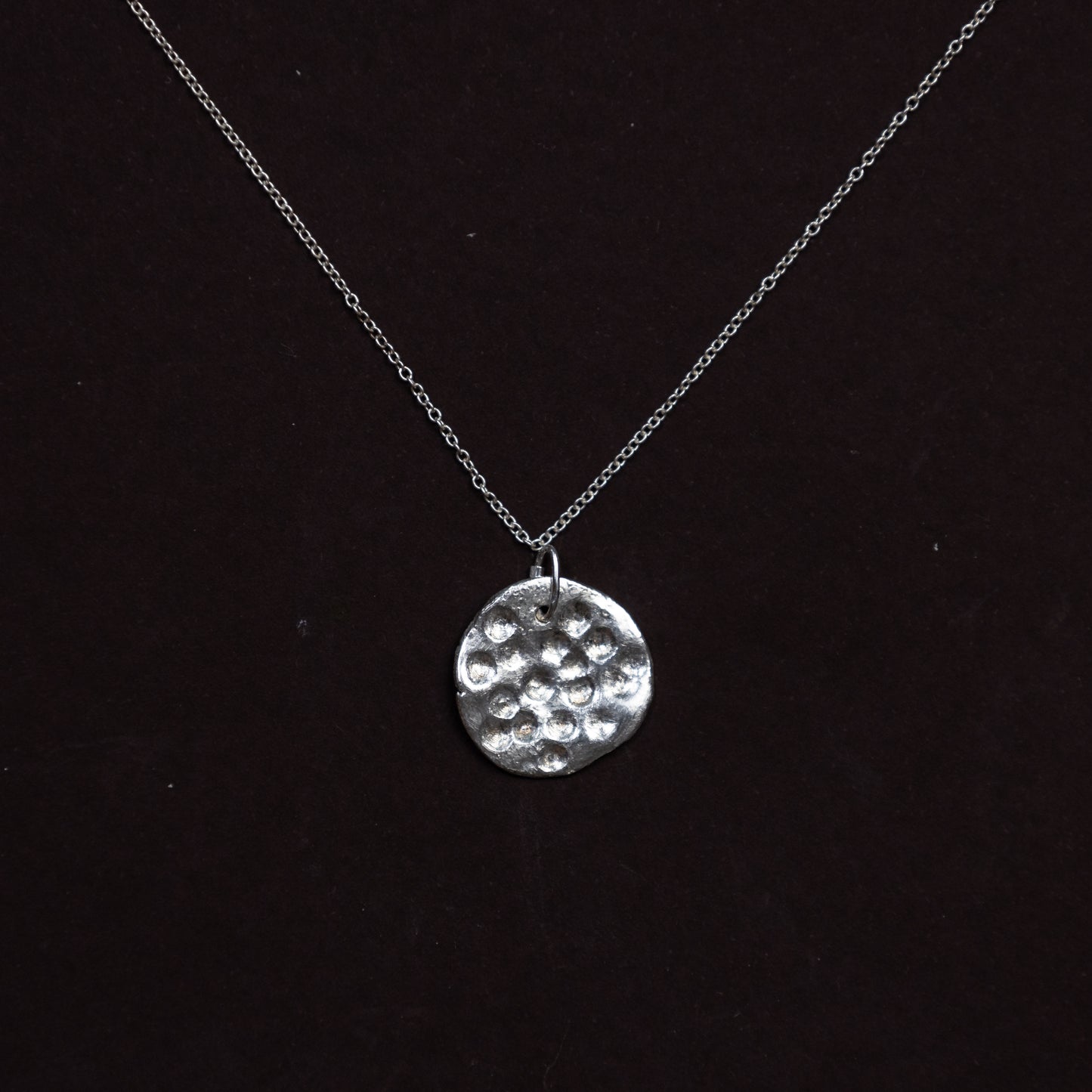 Round pendant necklace